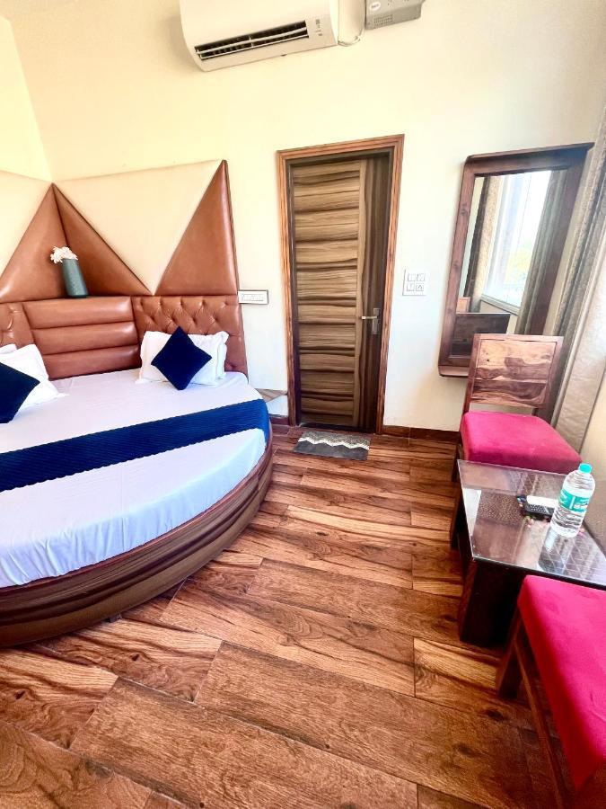 Hotel Woodcrest Zirakpur Chandigarh- Best Family Hotel - Luxurious Rooms - Unit Of Sidham Group 외부 사진