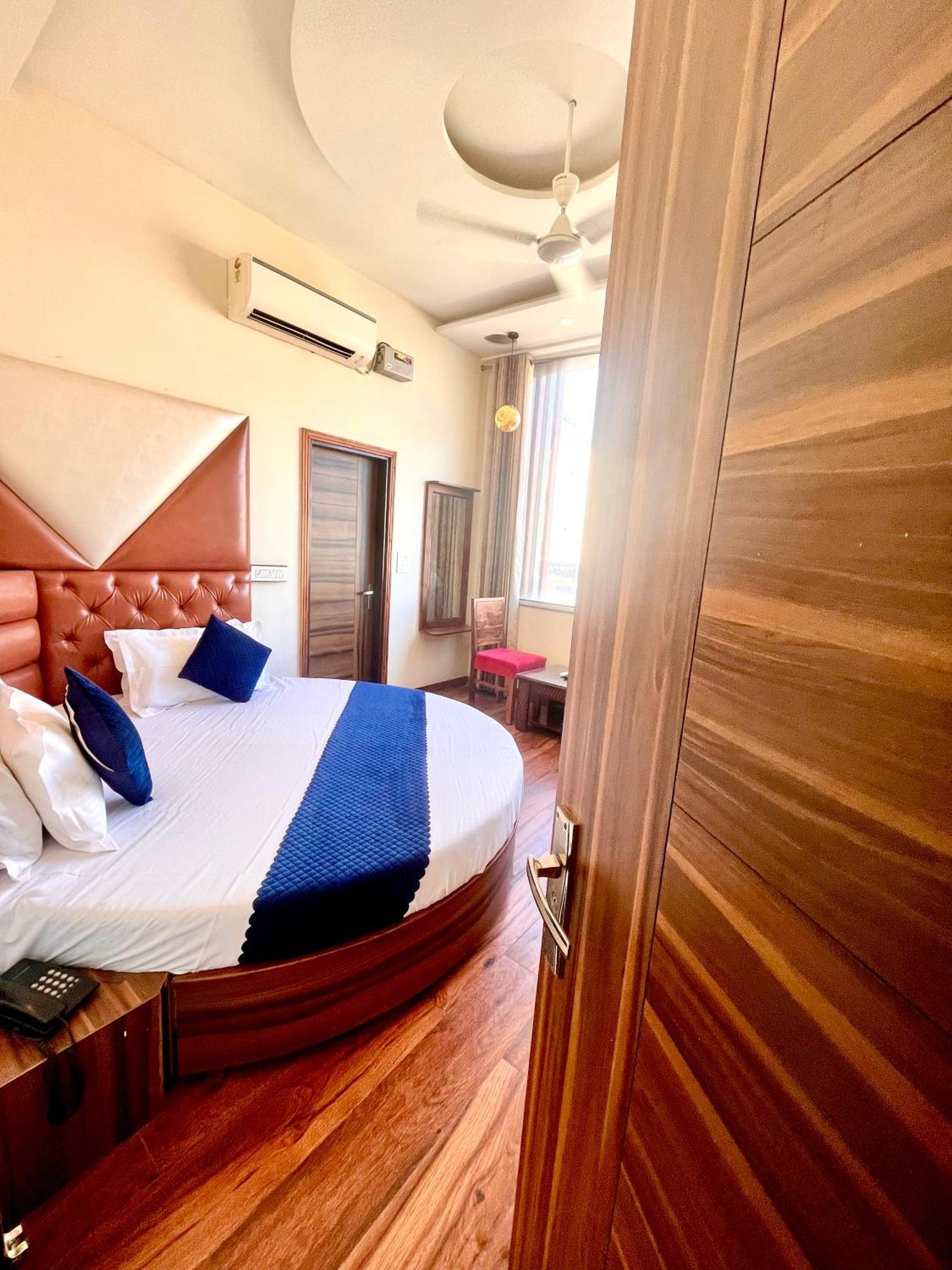 Hotel Woodcrest Zirakpur Chandigarh- Best Family Hotel - Luxurious Rooms - Unit Of Sidham Group 외부 사진