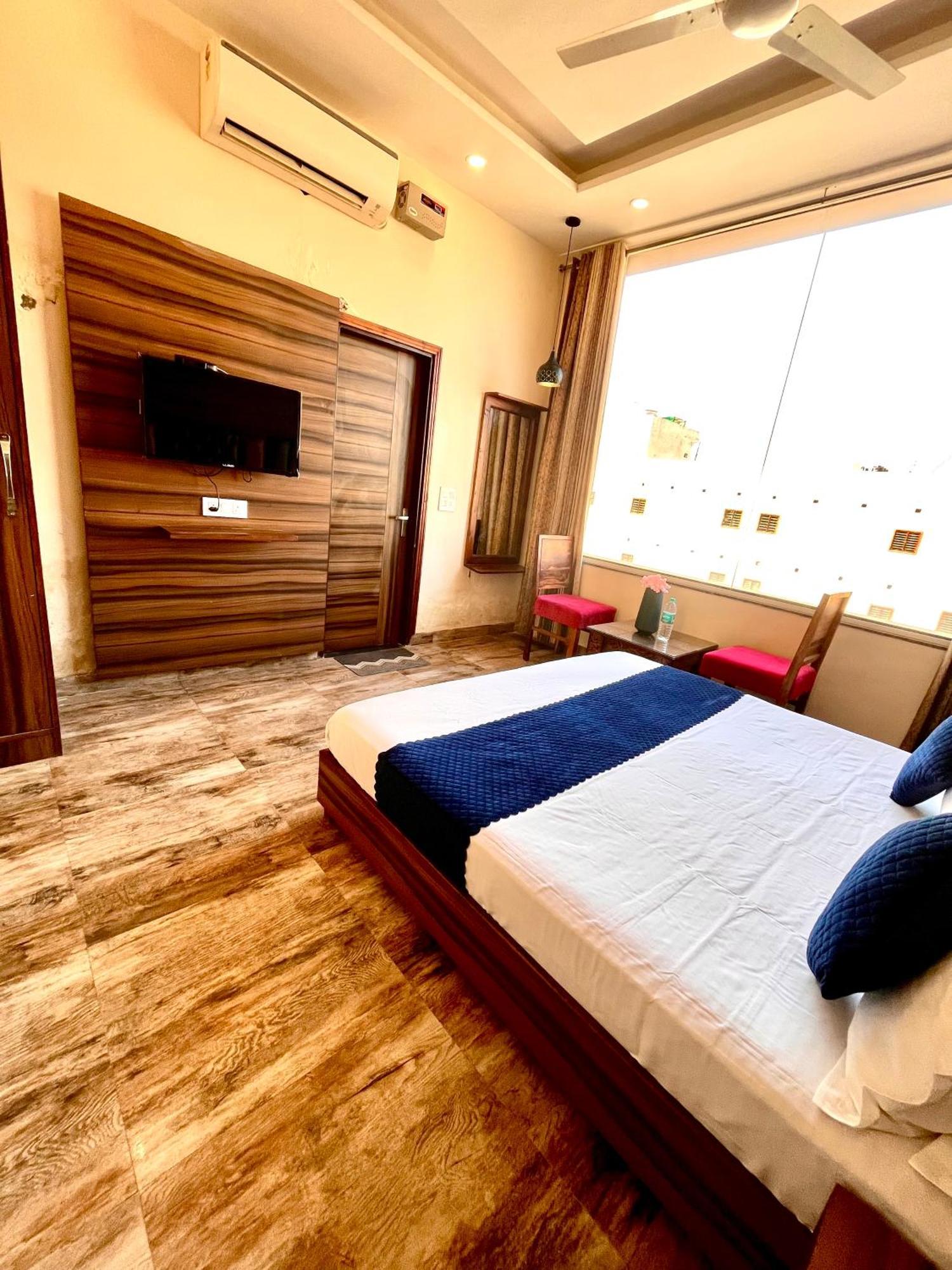 Hotel Woodcrest Zirakpur Chandigarh- Best Family Hotel - Luxurious Rooms - Unit Of Sidham Group 외부 사진