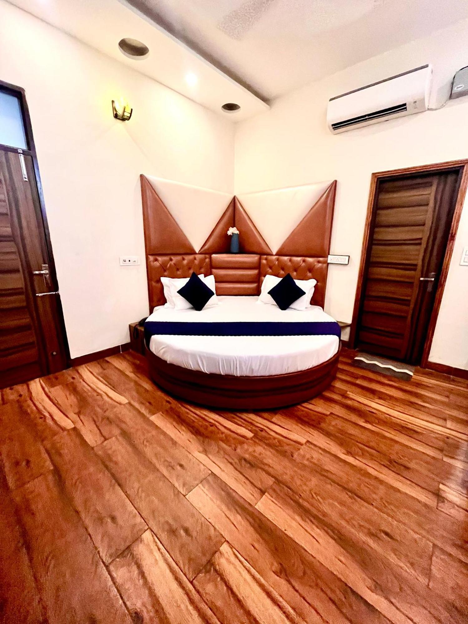 Hotel Woodcrest Zirakpur Chandigarh- Best Family Hotel - Luxurious Rooms - Unit Of Sidham Group 외부 사진