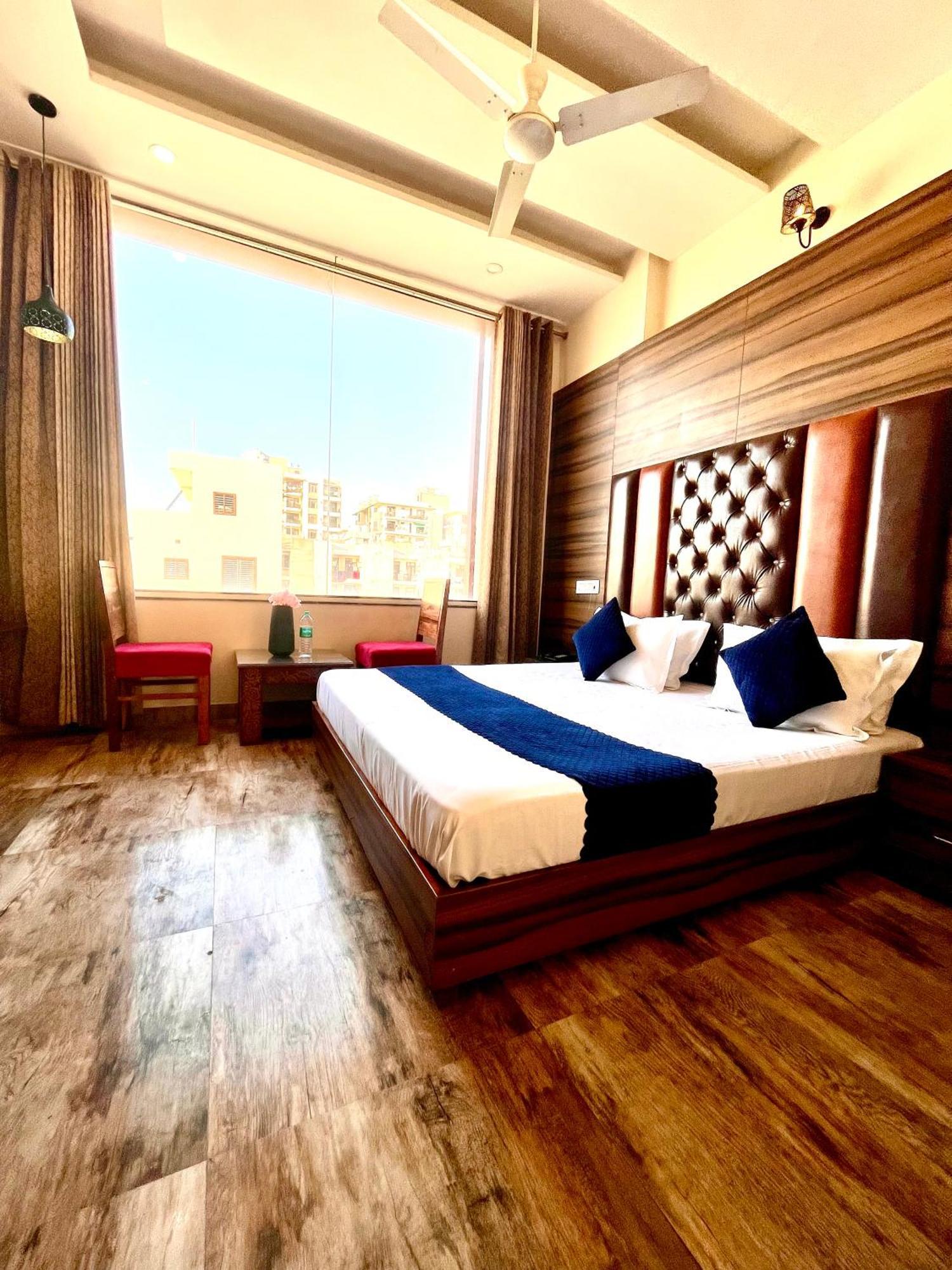 Hotel Woodcrest Zirakpur Chandigarh- Best Family Hotel - Luxurious Rooms - Unit Of Sidham Group 외부 사진